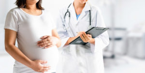 Mulher Gravida E Ginecologista Doutor Em Hospitalar 31965 1155 300x151