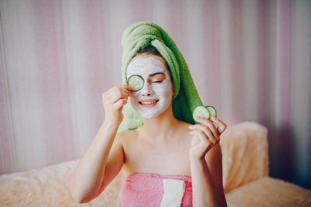 Girl With Face Mask 1157 15431